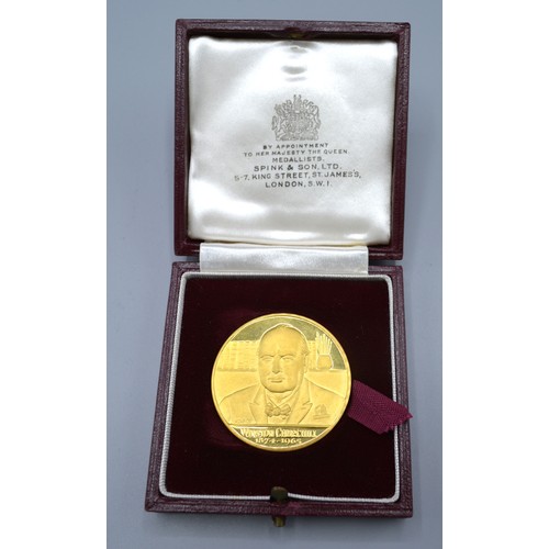 147 - A 22ct Gold Commemorative Medal for Sir Winston Churchill within fitted box retailed by Spink & Son ... 