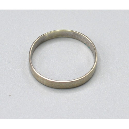189 - A 9ct. White Gold Wedding Band 1.7gms