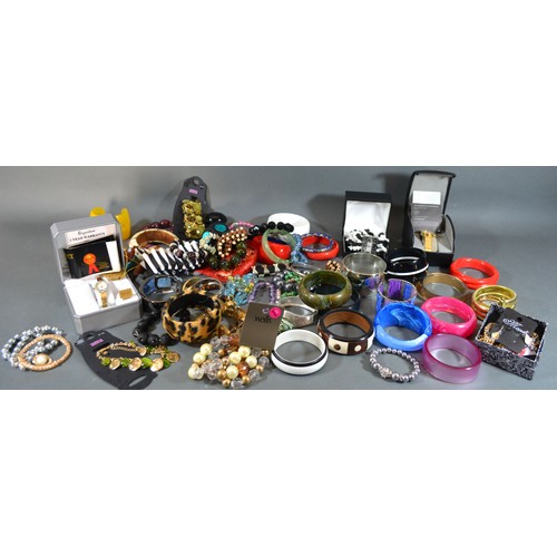 190 - A Collection of Modern Jewellery to include bangles, ladies wrist watches and related items