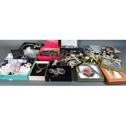 191 - A Large Collection of Modern Jewellery to include earrings, bead necklaces and other items