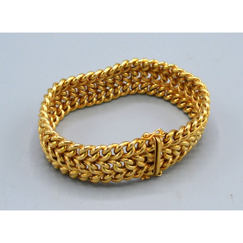 171 - An 18ct Gold Linked Bracelet 32.1 gms