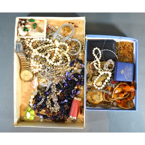 82 - A Collection Of Jewellery to include necklaces, brooches and related items