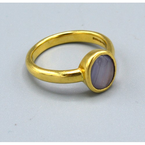 110 - An 18ct. Yellow Gold Dress Ring set oval moon stone 5.8 gms. ring size P