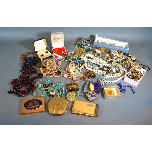 118 - A Collection of Jewellery to include bead necklaces, brooches and other items