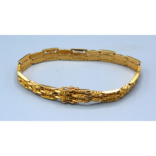 124 - An 18ct. Yellow Gold Linked Bracelet 19.5cms long 16gms.