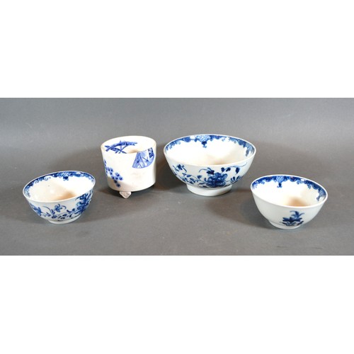 25 - A First Period Worcester Sugar Bowl together with two similar tea bowls and a Royal Worcester small ... 