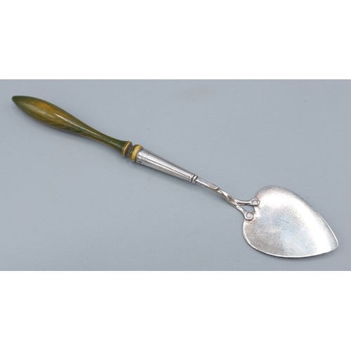 128 - A George III silver cheese spade by Peter and Ann Bateman, with turned handle, London 1795, 21cms lo... 