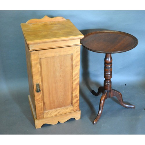 418 - An Edwardian Etagere with removable glass tray top, together with a satinwood bedside cupboard and a... 