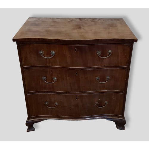 400 - A mahogany serpentine chest of three drawers with brass handles raised upon bracket feet, 80cms wide... 