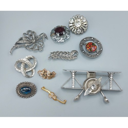 207 - A collection of ten brooches to include marcasite