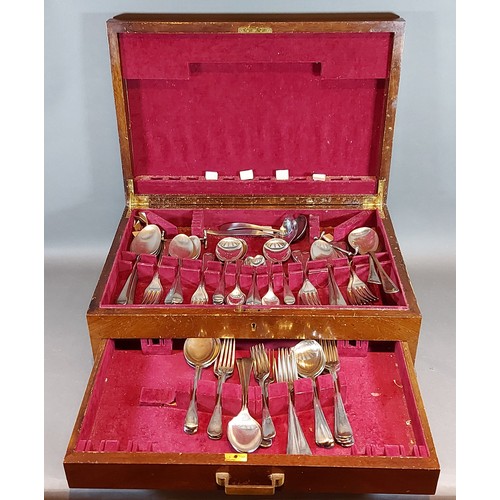 132 - A silver plated canteen of flatware within mahogany canteen box