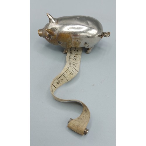 260 - A novelty tape measure in the form of a pig, 5cm long