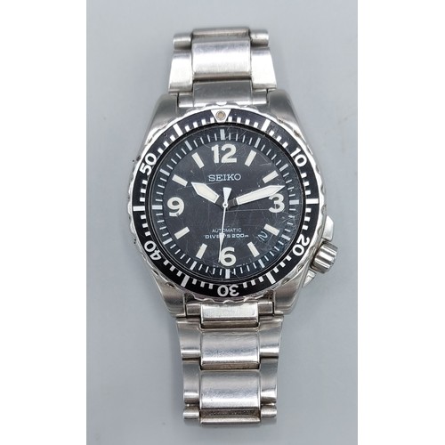 162 - A Seiko Automatic Divers wristwatch with stainless steel bracelet,  with box and receipt