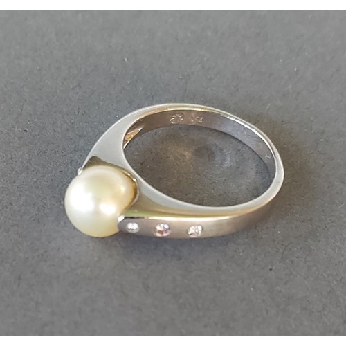 192 - An 18ct white gold ring set with a central pearl flanked by diamond shoulders, 6.5gms