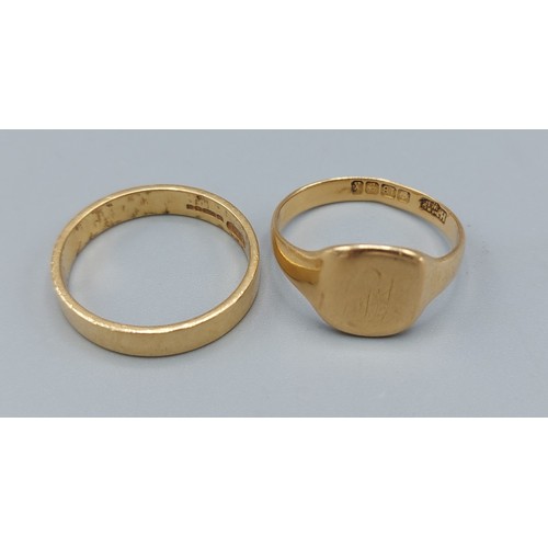 120 - An 18ct gold signet ring, together with an18ct gold wedding band, 10.5gms