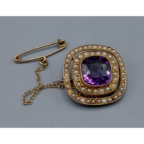 207 - A 9ct gold brooch set with a central Amethyst surrounded with two bands of pearls, 3gms