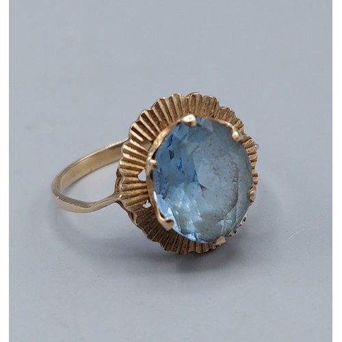 119 - A 9ct gold ring set oval blue stone, 3.4gms, ring size R