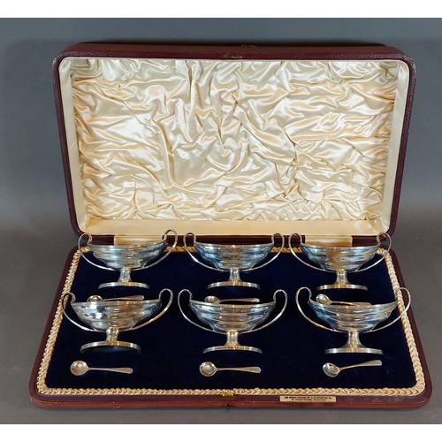 154 - A set of six Edwardian silver salts with spoons within fitted case, London 1905 and 1906, 13ozs