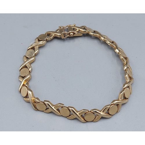 82 - A 9ct linked bracelet, 11gms