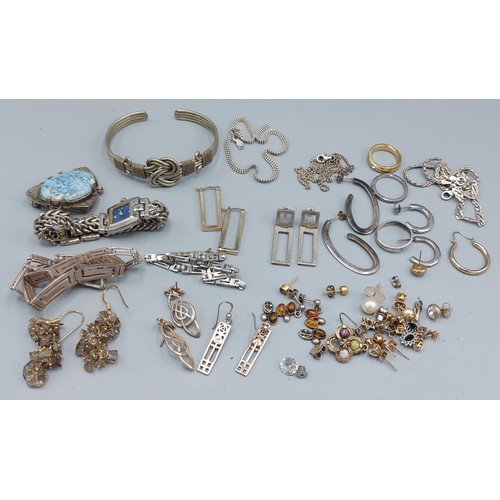 70 - A collection of jewellery to include bracelets, earrings and other jewellery