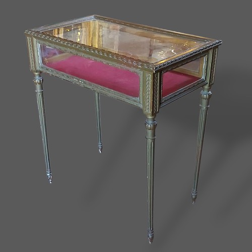 232 - An Edwardian carved giltwood bijouterie, the hinged top above a baize lined interior, raised upon tu... 