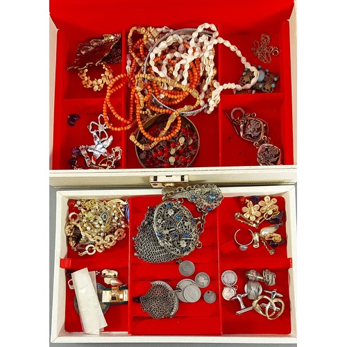 84 - A jewellery box containing a small collection of jewellery to include two chain mesh purses