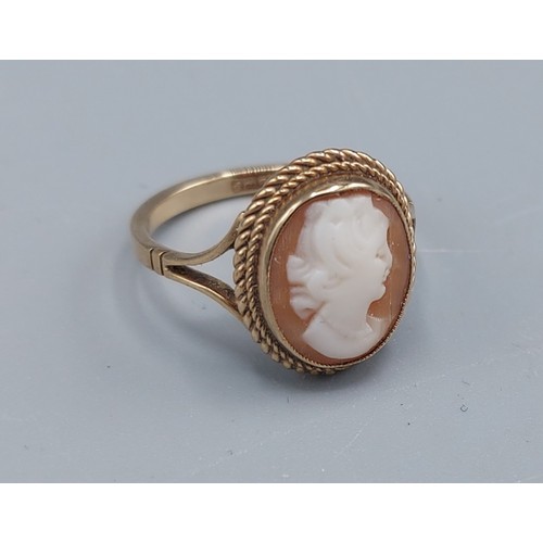 101 - A 9ct gold Cameo set ring, 2.3gms, ring size K