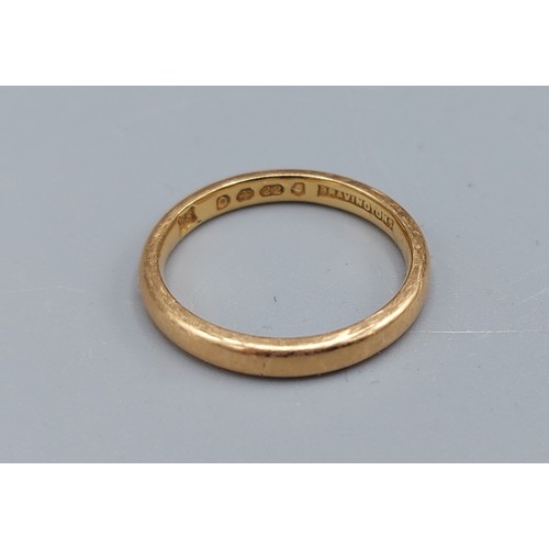 102 - A 22ct gold wedding band, 2.9gms