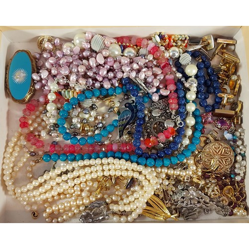 109 - COMBINED WITH LOT 106#
A collection of jewellery to include bead necklaces and other jewellery