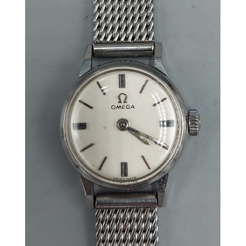 82 - A stainless steel cased ladies wristwatch by Omega with stainless steel strap