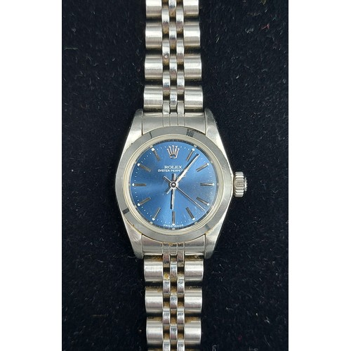 83 - A Rolex Oyster Perpetual, 76080 stainless steel cased ladies wristwatch with blue dial, automatic mo... 