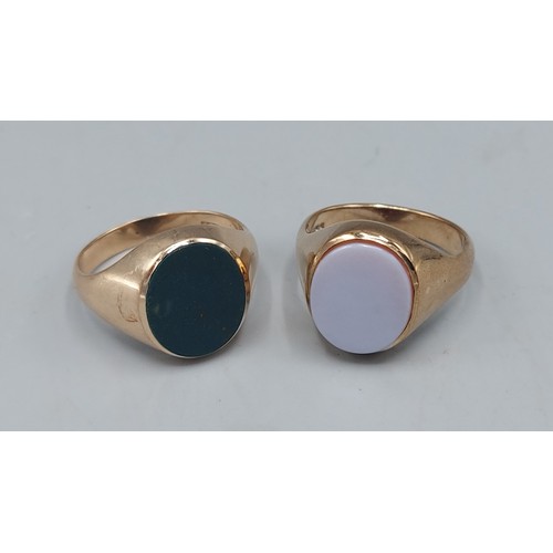 123 - A 9ct gold stone set Signet ring together with another similar 9ct gold Signet ring, 13.1gms, ring s... 