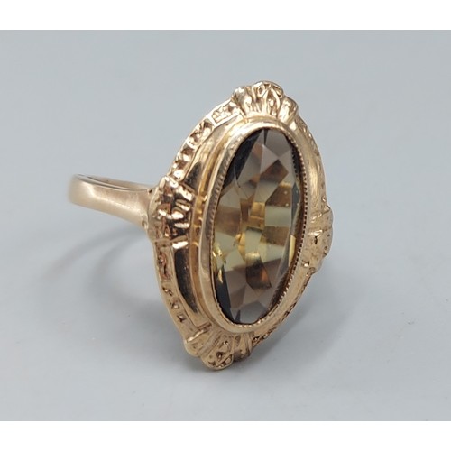 124 - A 9ct gold set ring of oval form set with Smoky Quartz, 5.6gms, ring size N