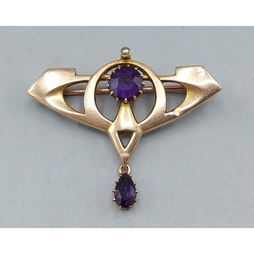 139 - A 15ct gold Amethyst and Pearl set brooch, 2.4gms