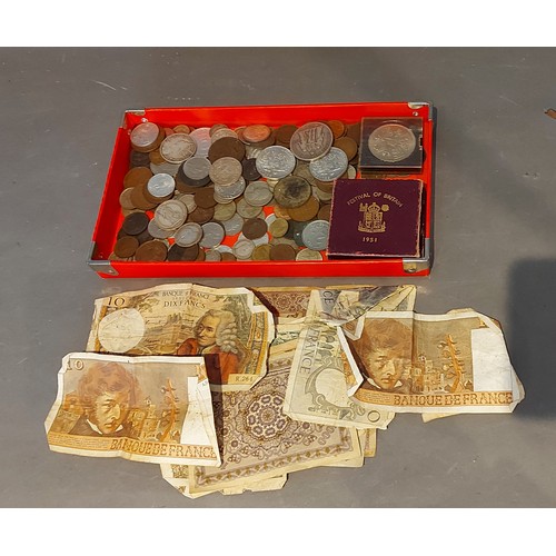 189 - A collection of British and Foreign coinage to include silver and various bank notes