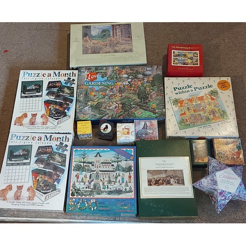 417 - A collection of modern puzzles to include four circular puzzles by Sandy Miller together with other ... 