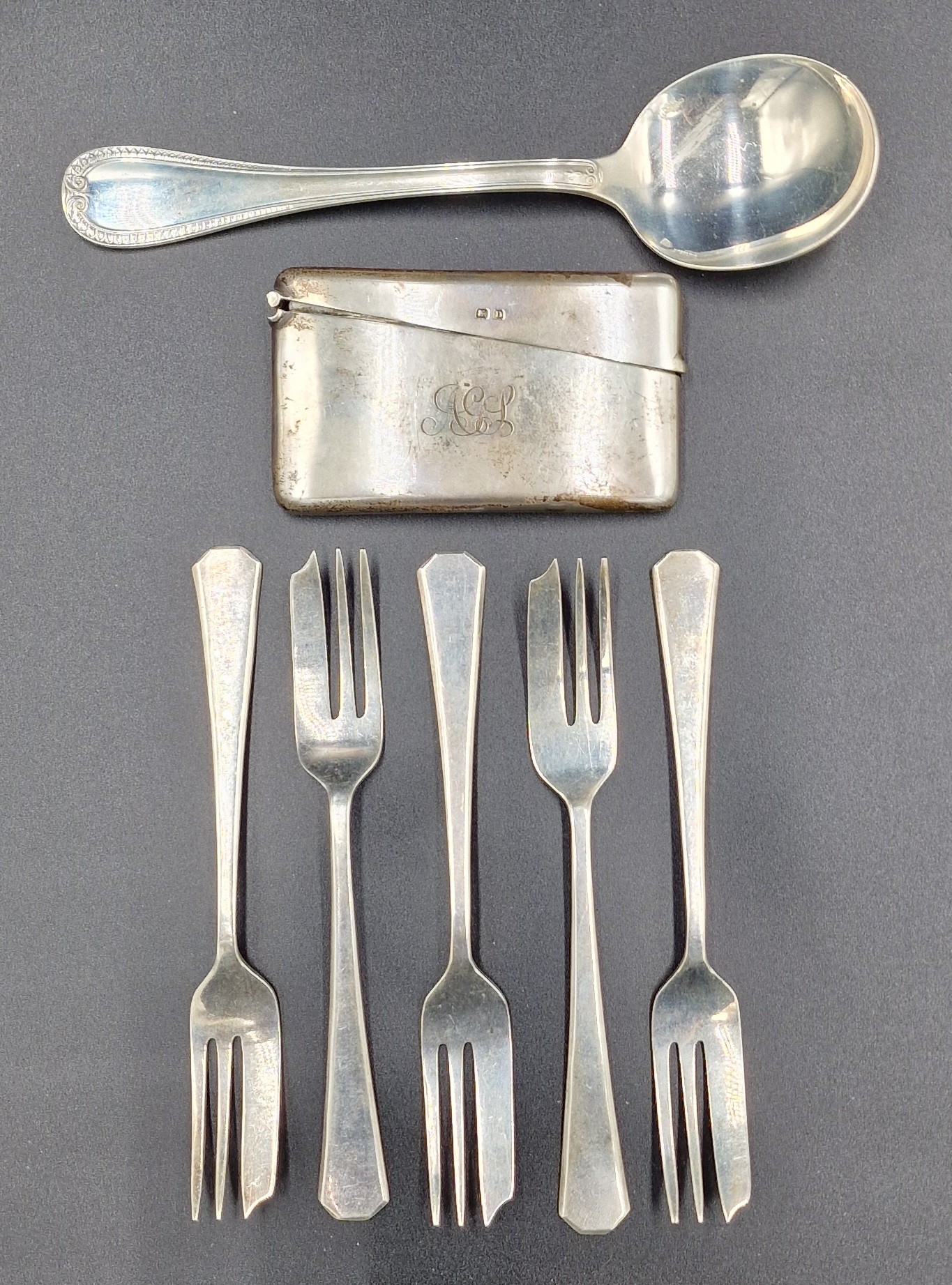 A set of five Sheffield silver cake knives together with a 925 silver ...