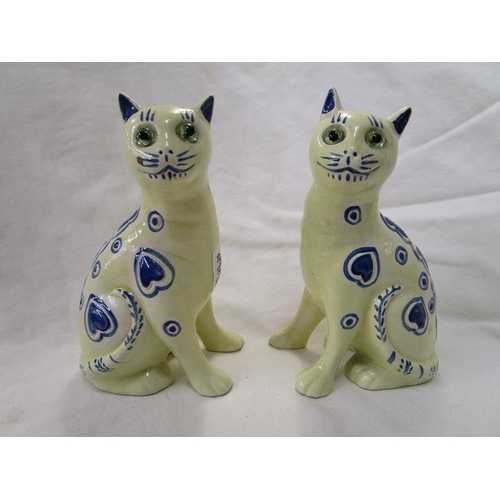 123 - Pair of ceramic cats - H: 15.5cm