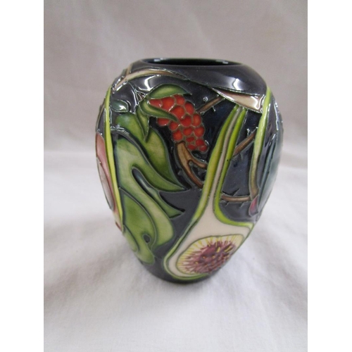 155 - Moorcroft - Queens choice vase - H: 9.5cm