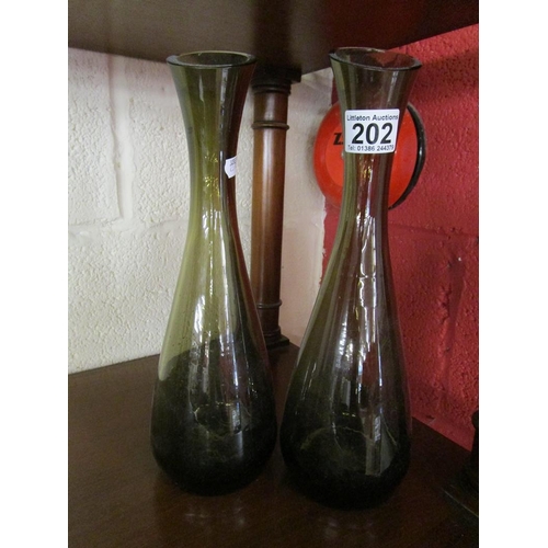 202 - Pair of studio glass vases - H: 31.5cm