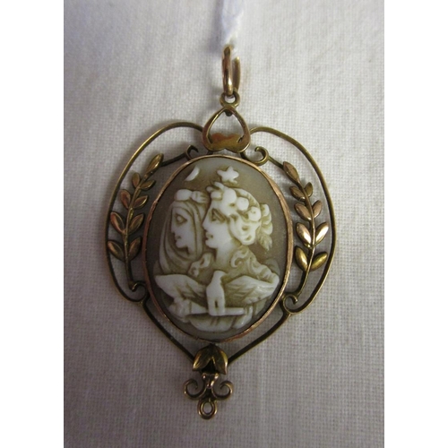 65 - Antique gold mounted cameo pendant