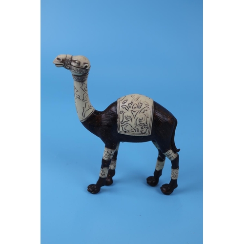 141 - Interesting camel figure - Approx H: 19.5cm