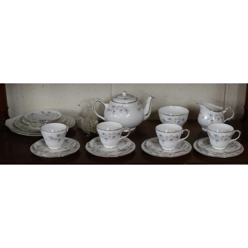 197 - Tea service for 4 by Duchess - Tranquillity pattern