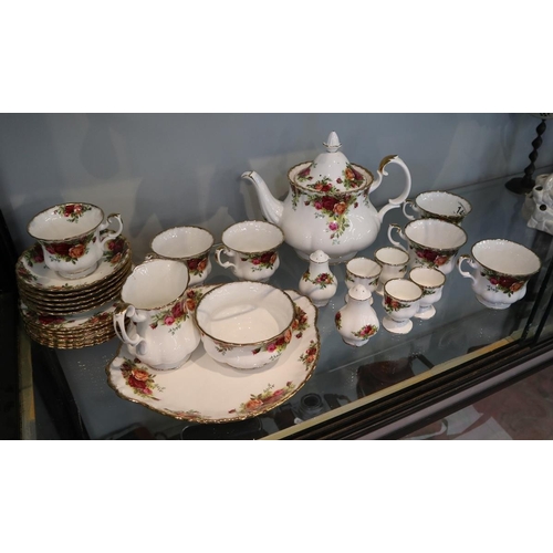 146 - Collection of Royal Albert - Old Country Roses