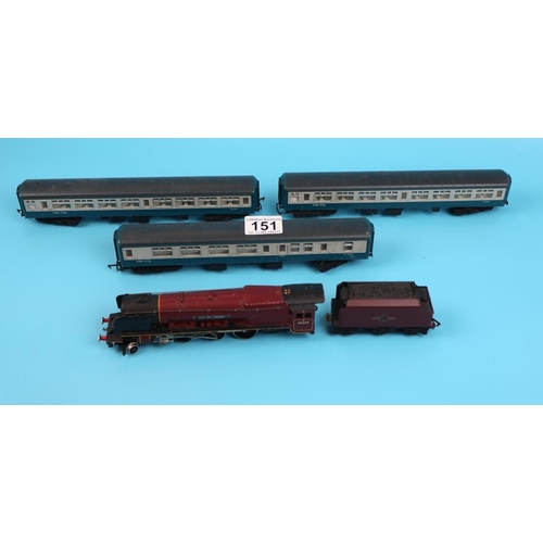 151 - OO gauge engine & 4 carriages