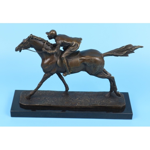 155 - Bronze race horse & jockey on marble base - Approx H: 21cm