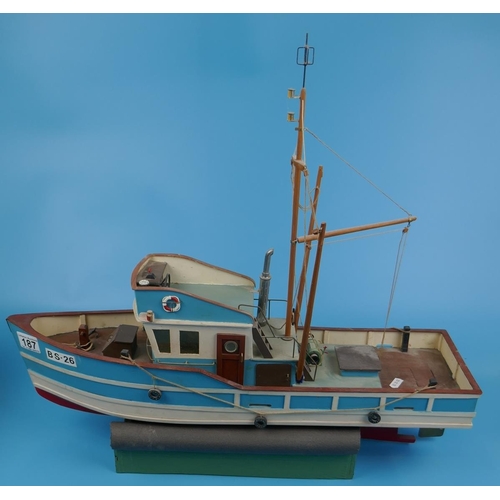 187 - Model RC fishing boat with motor & servo