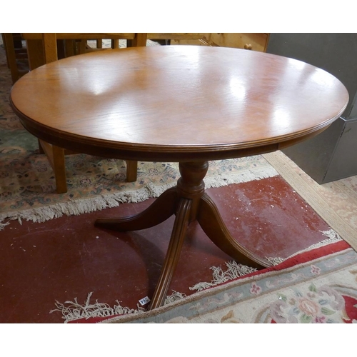 266 - Oak oval tilt top table