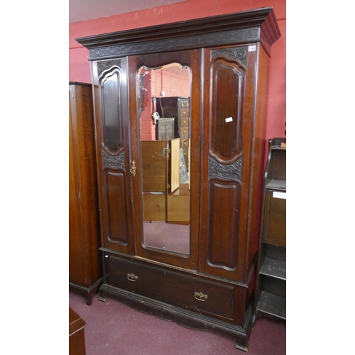 318 - Victorian mahogany wardrobe - Approx W: 131cm D: 56cm H: 207cm