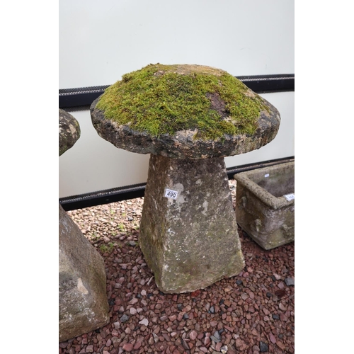 490 - Large antique staddle stone - Cotswold stone - Approx H: 79cm